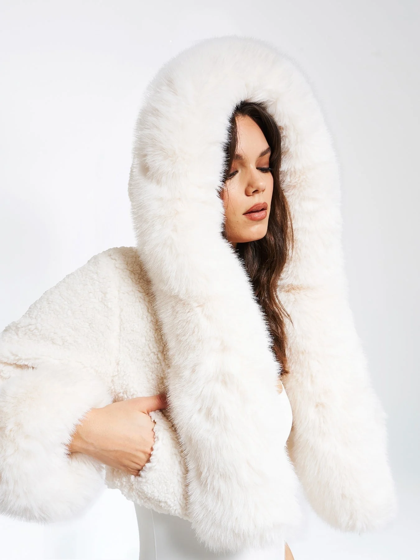 Aurora - Cropped Fur Jas - Image 7