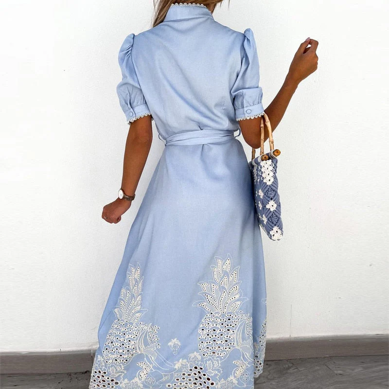 Julitta - Blauwe Jurk met Broderie en Taille Riem - Image 3