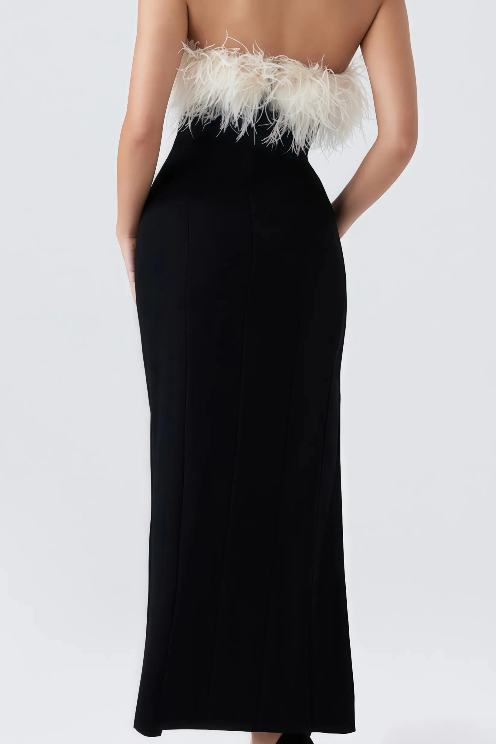Tess - Duurzame Midi Jurk met Hoge Split en Veren Detailing - Image 6