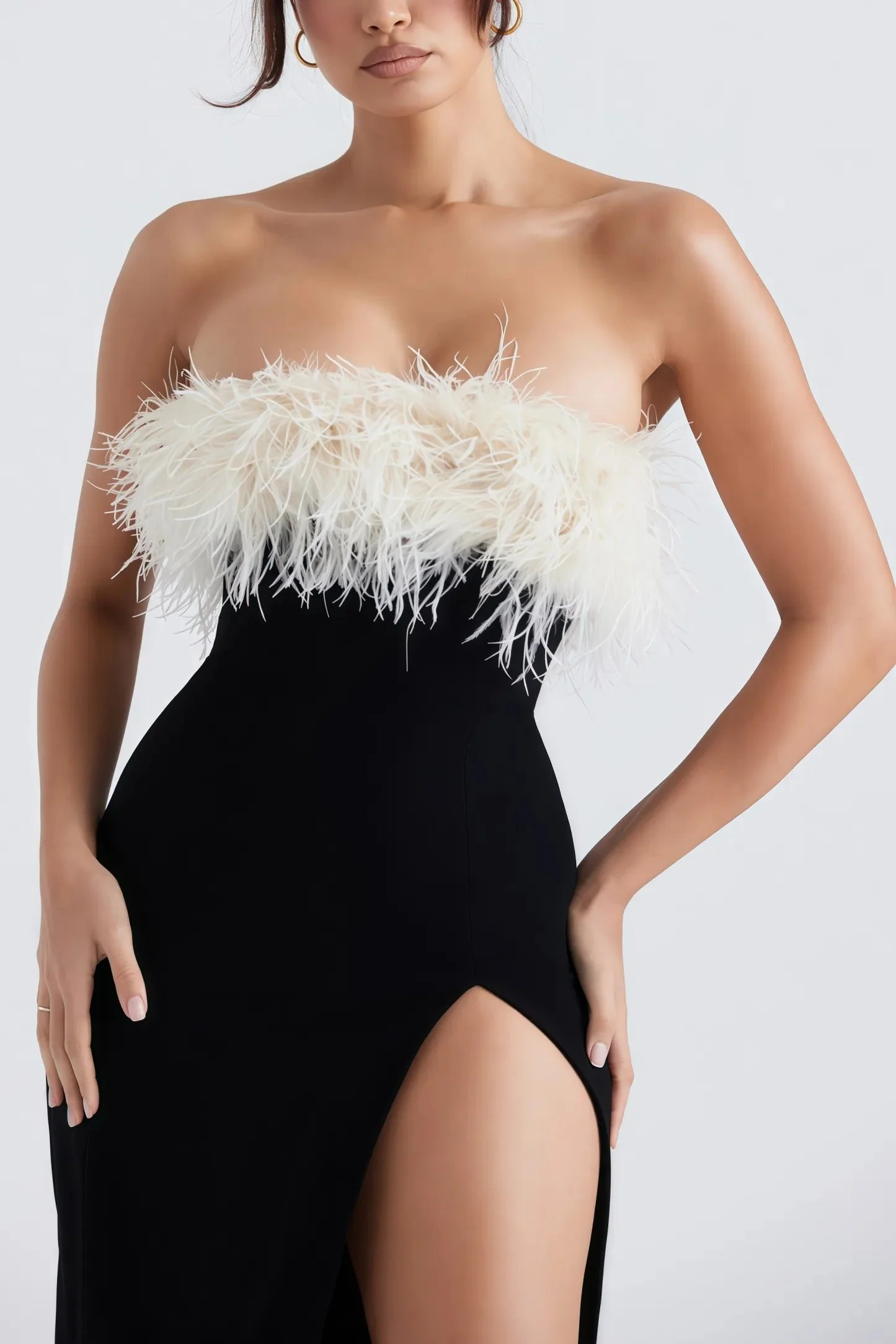 Tess - Duurzame Midi Jurk met Hoge Split en Veren Detailing - Image 7